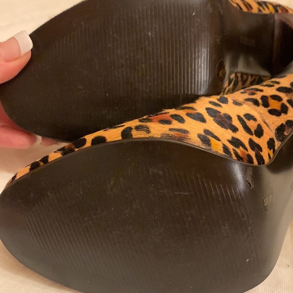 BCBGirls leopard print calf hair pumps with chain detail size 9 - Picture 7 of 8